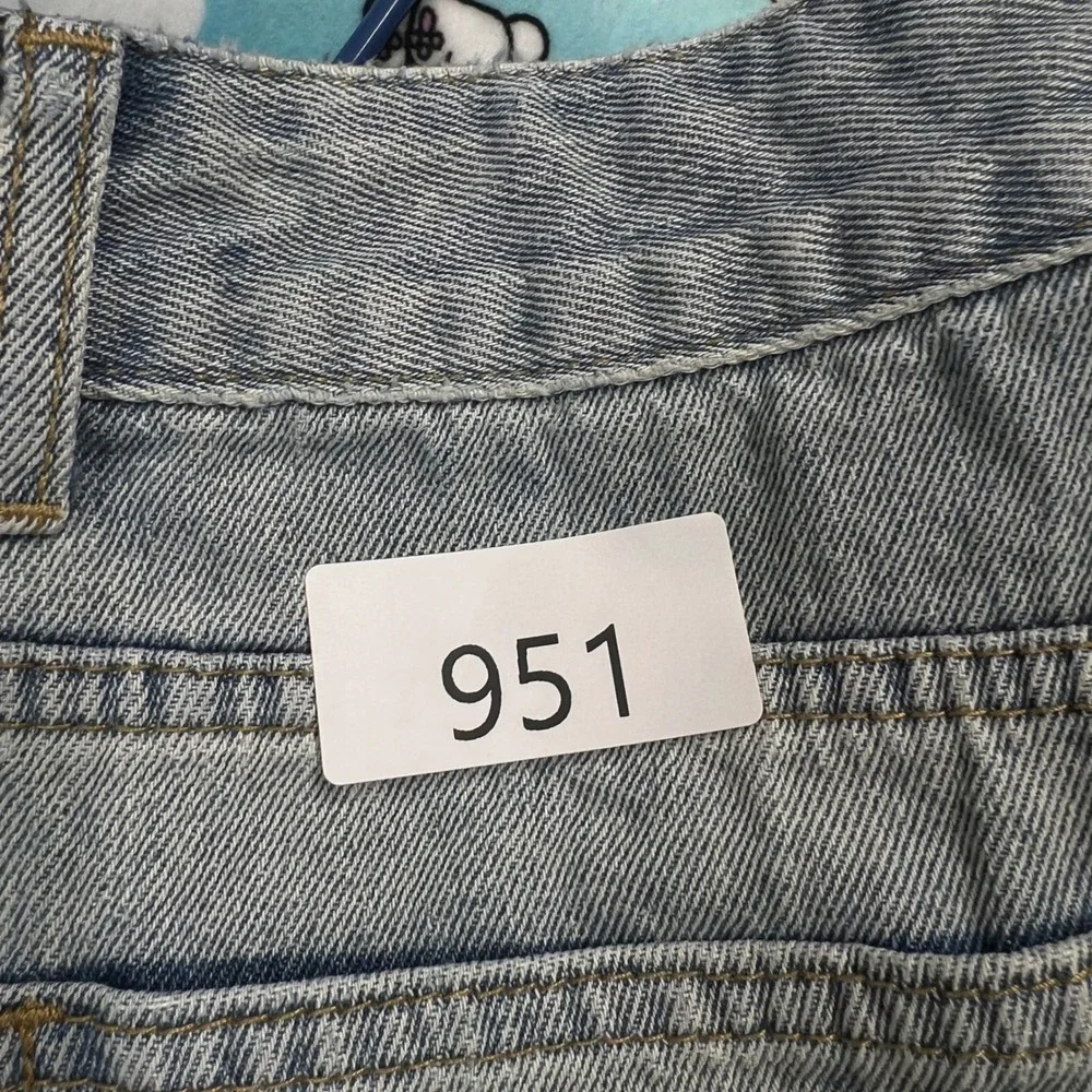 Light Wash High Waisted Distressed Denim Shorts Raw Hem Sz 27 Grunge‎  Edgy Y2K